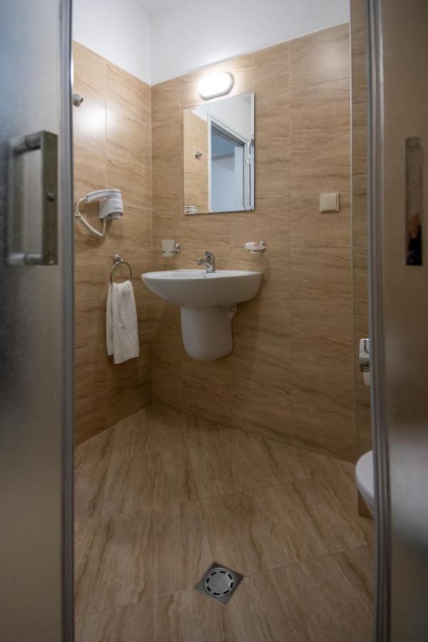Ariana Hotel Kiten  Ngoại thất bức ảnh