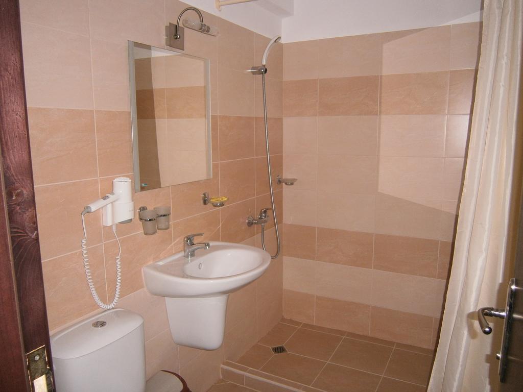 Ariana Hotel Kiten  Phòng bức ảnh